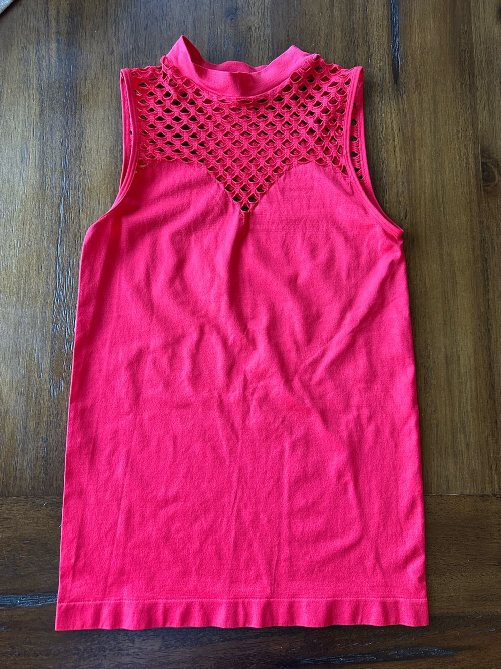 VENUS Hot Res Crochet Yoke Sleeveless Tank- size Small